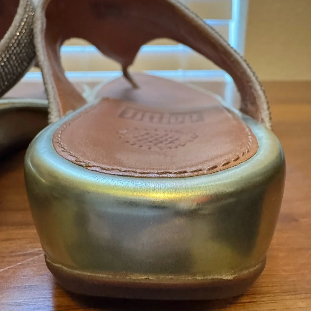 Women's FitFlop Pewter/Gold Sandals women’s sized 6 - Picture 9 of 9